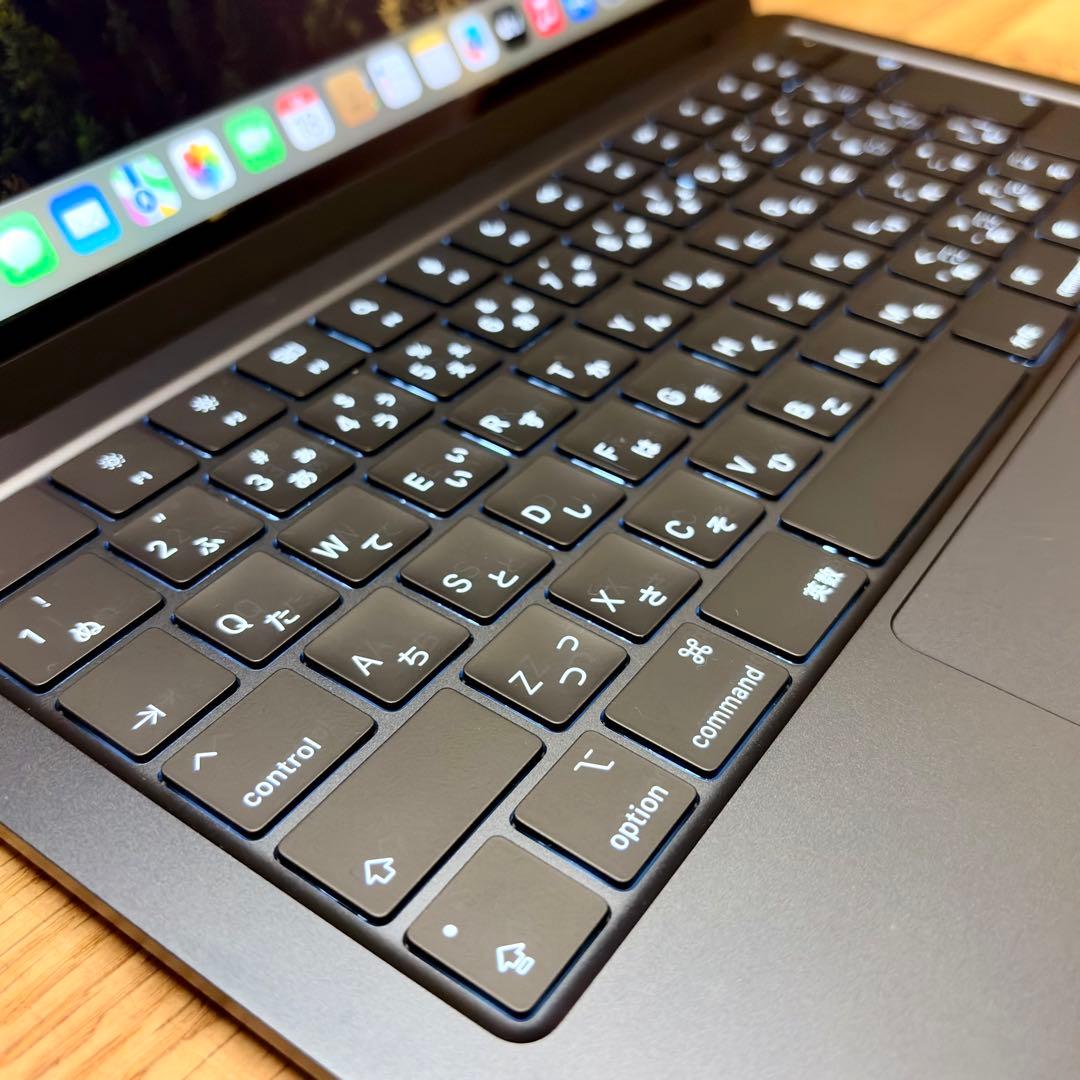【極美品】 MacBook Air M2 8GB 256GB バッテリー100%