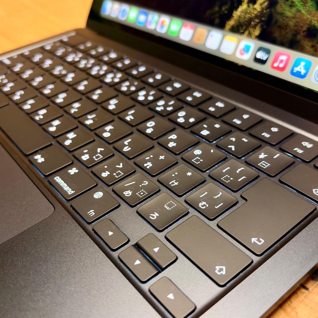 【極美品】 MacBook Air M2 8GB 256GB バッテリー100%
