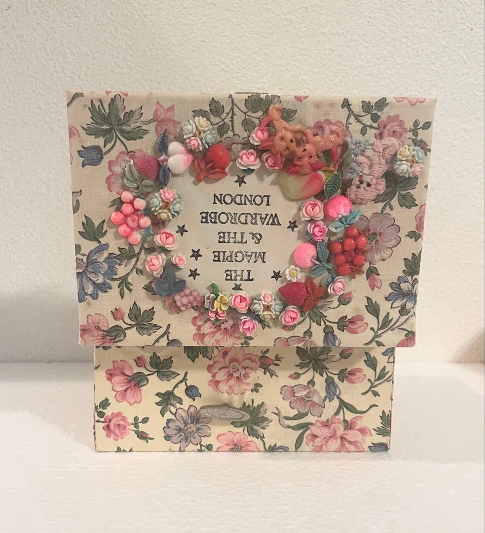 【レア】 THE MAGPIE & THE WARDROBEオルゴール付きBOX