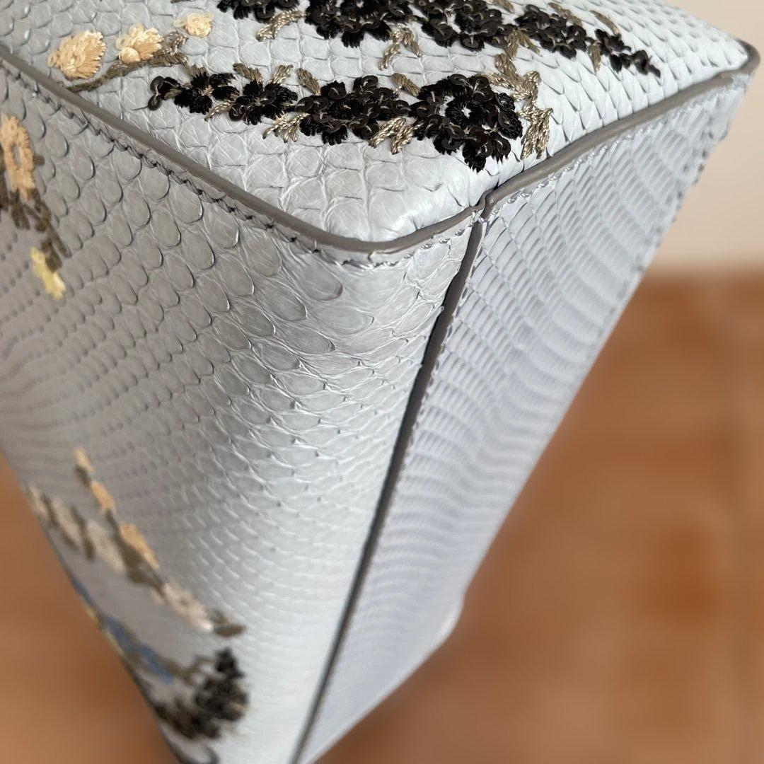 美品　Fendi 花柄刺繍 ハンドバッグ 水色