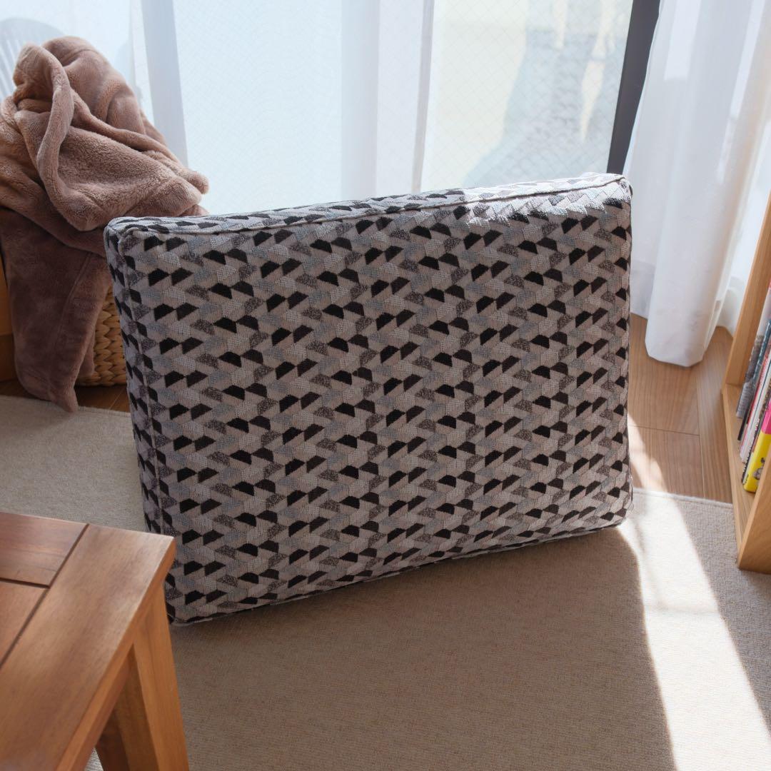 新品 LIVING HOUSE クッションレスト KARE