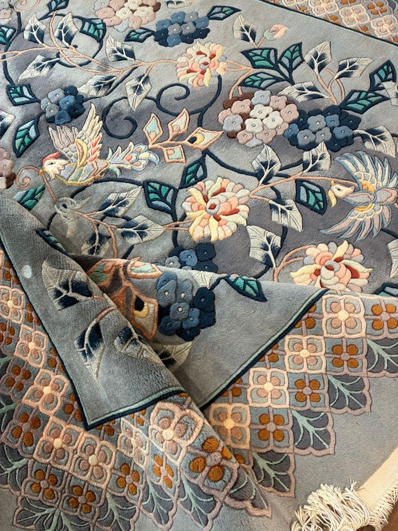 段通　かなり汚れてます。 花と鳥の刺繍 グレーのラグ
