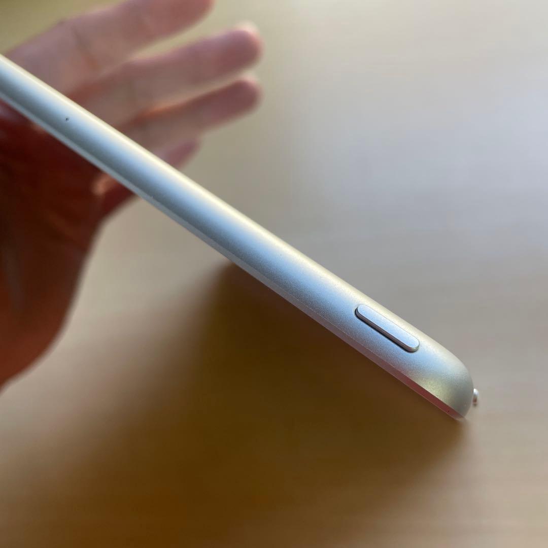 iPad 第6世代　A1893　Wi-Fiモデル　シルバー　32GB 超美品#5