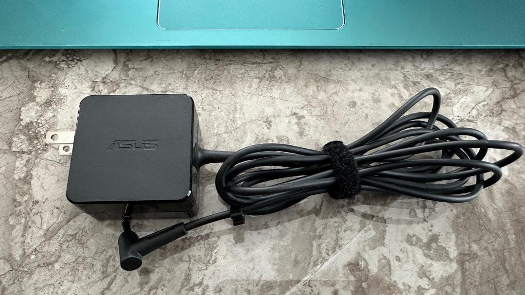 ASUS VivoBook ノートPC Intel Core i5 （難あり）