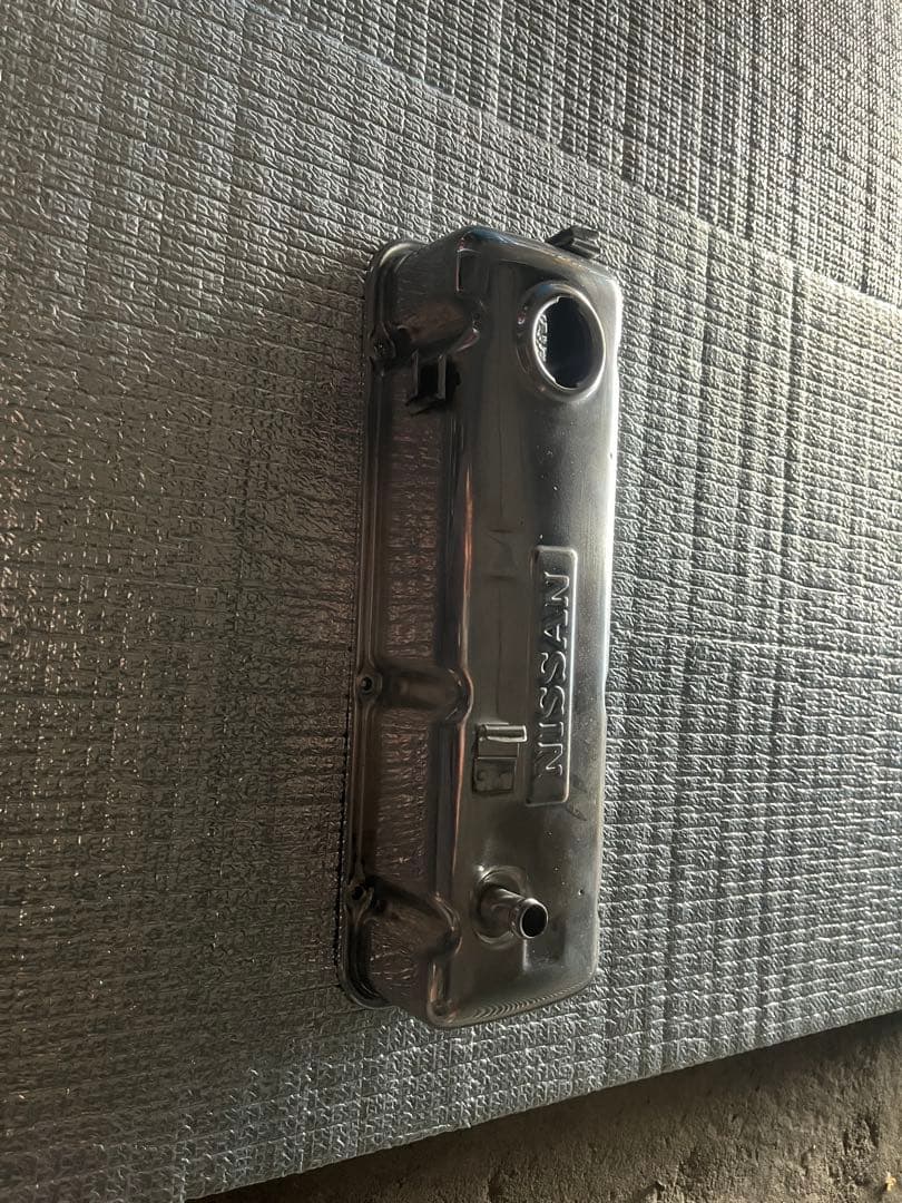 Nissan タペットカバー メッキ　サニトラ