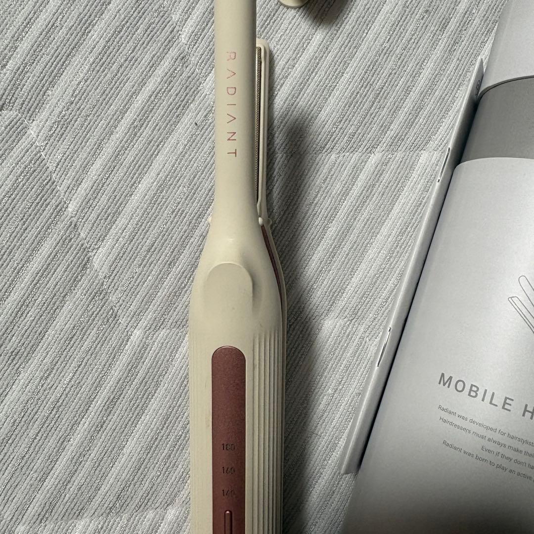 美品　radiant コードレスモバイルヘアアイロン　機内持込可　PC-01WH