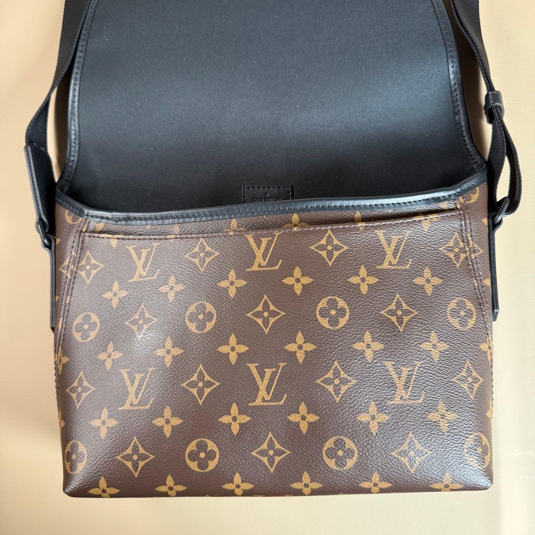 ルイヴィトンモノグラムマカサー　マグネティックメッセンジャーバッグ　M45557