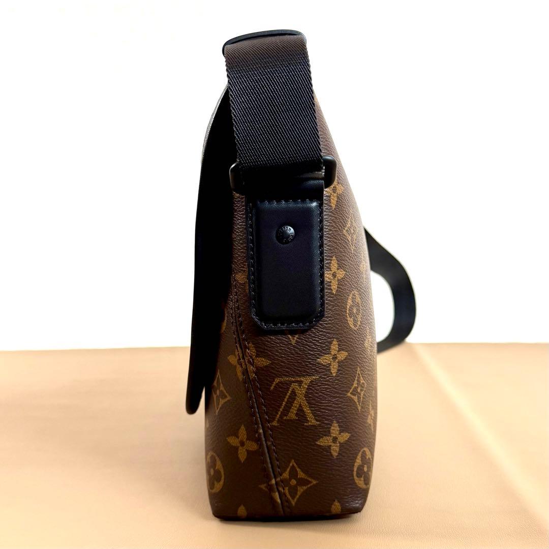 ルイヴィトンモノグラムマカサー　マグネティックメッセンジャーバッグ　M45557
