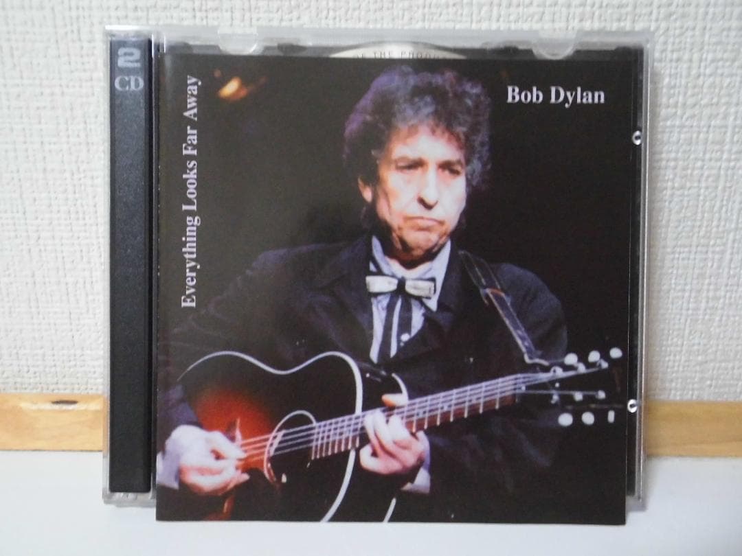 ボブ・ディラン　Everything Looks Far Away (2CD)