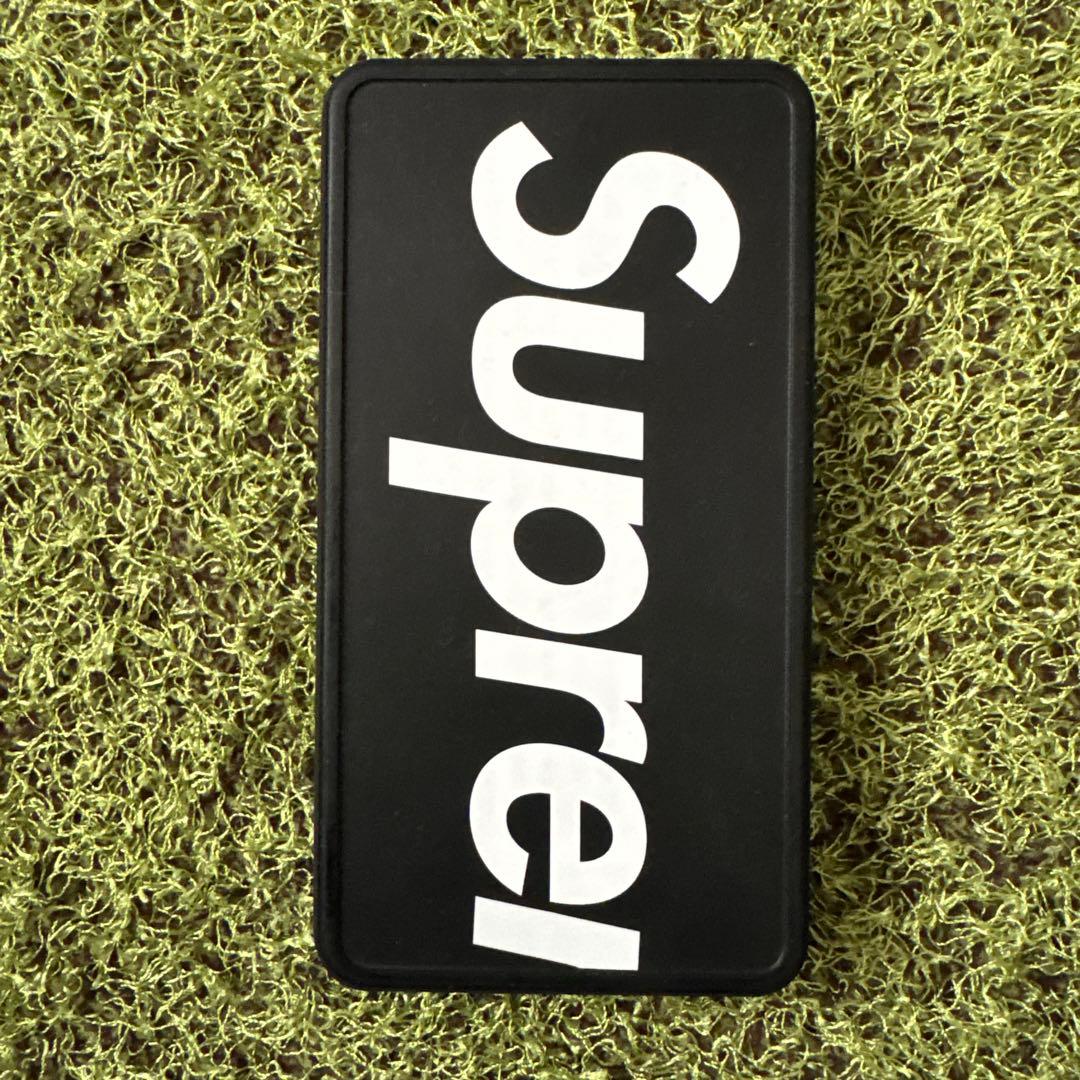 Supreme®/mophie® powerstation wireless