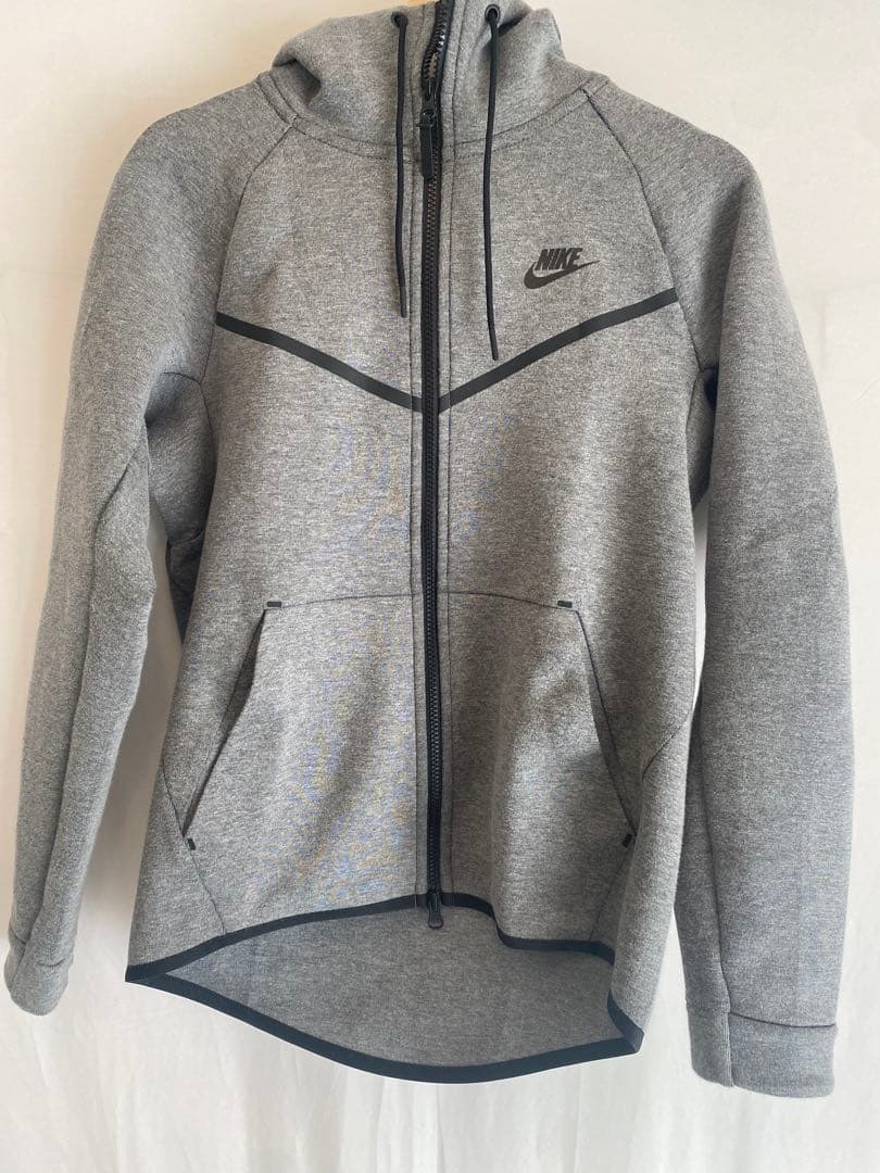 Nike テックフリース　グレー