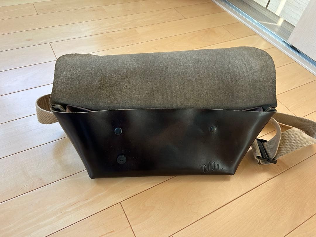 メッセンジャーバッグ　nui&co ダークグリーン