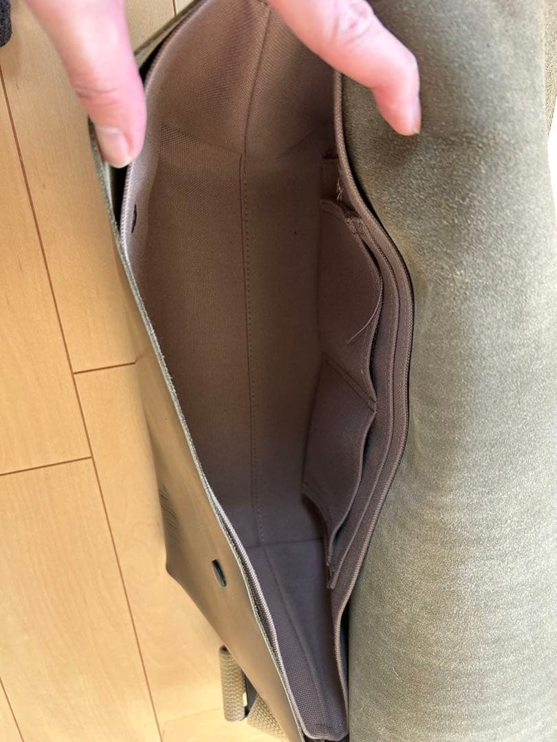 メッセンジャーバッグ　nui&co ダークグリーン