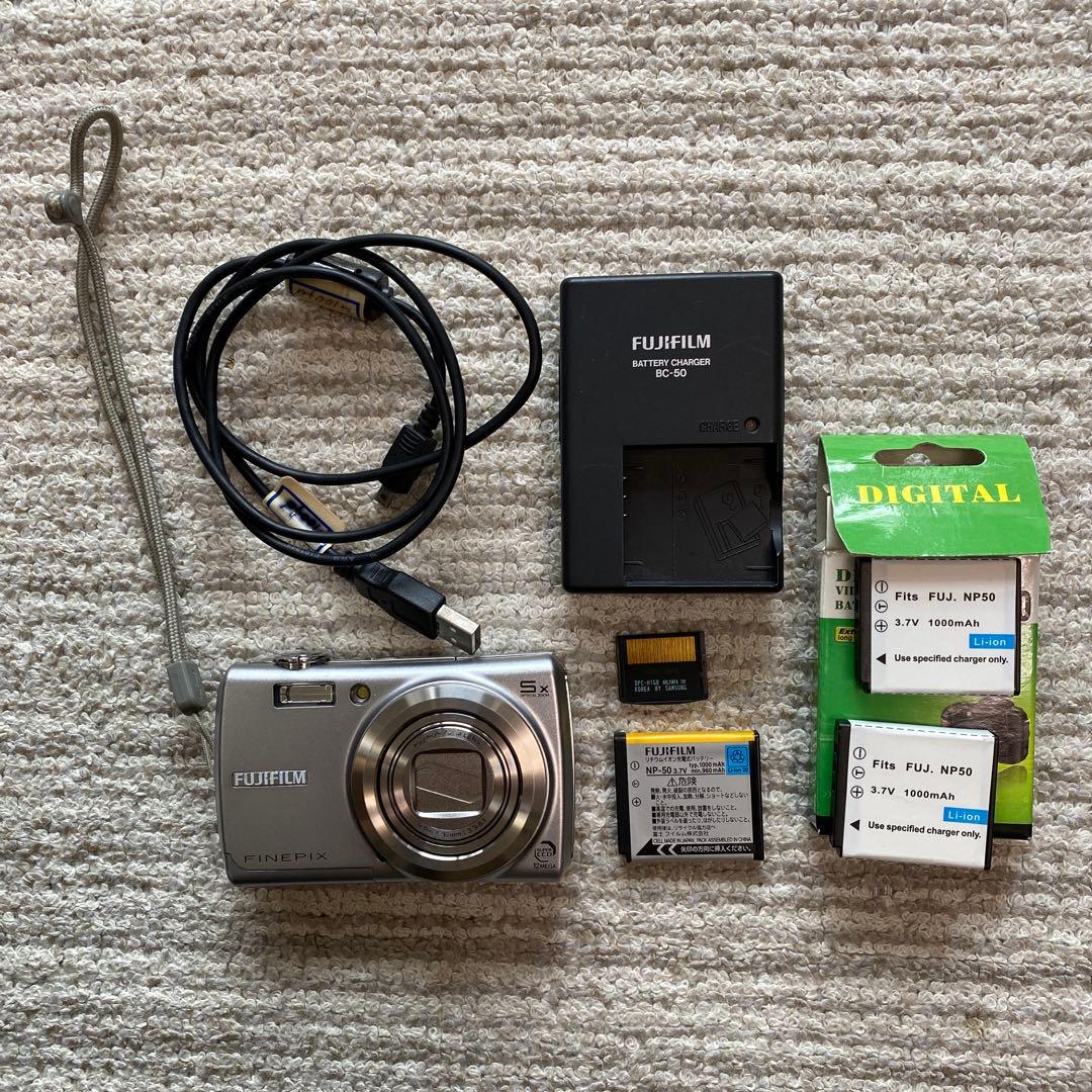 富士フィルム　Fujifilm FinePix F100fdデジカメラ　充電器付