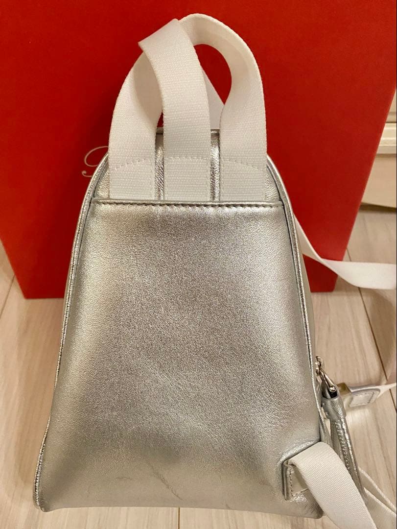 Roger vivier ボディバッグ　シルバー