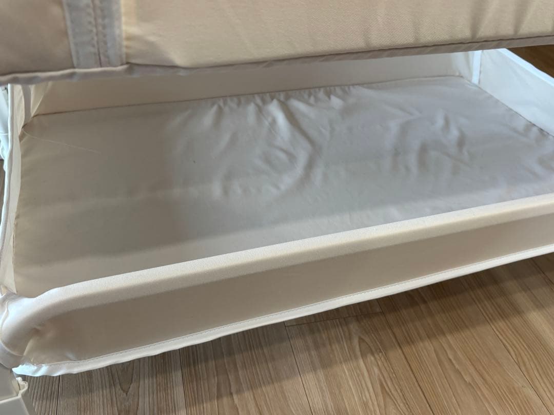 kino linpo ベビーベッド キャスター付き 収納棚付き 　クリーム色