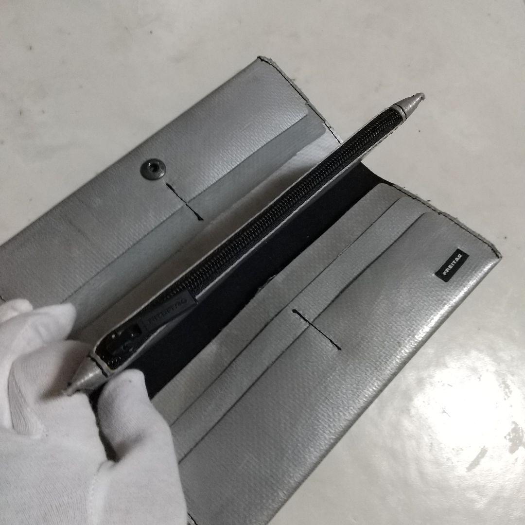 FREITAG フライターグ 長財布 ウォレット シルバーカラー