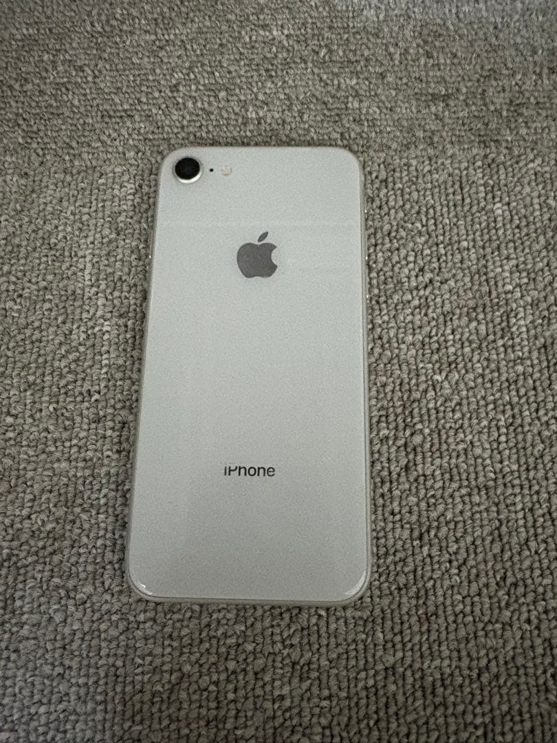 iPhone 8 64GB シルバー SIMフリー 初期化済み 美品