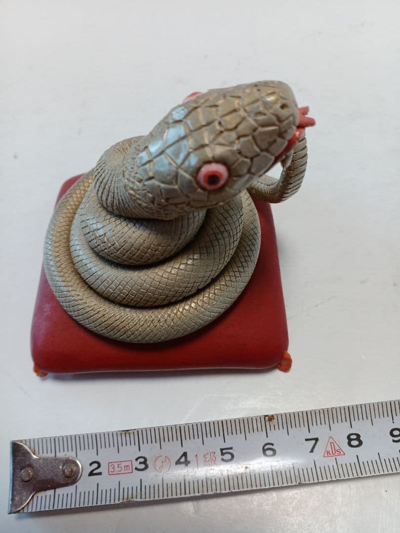 朝隈俊男さん　巳　蛇　サイン入り　高さ７センチ