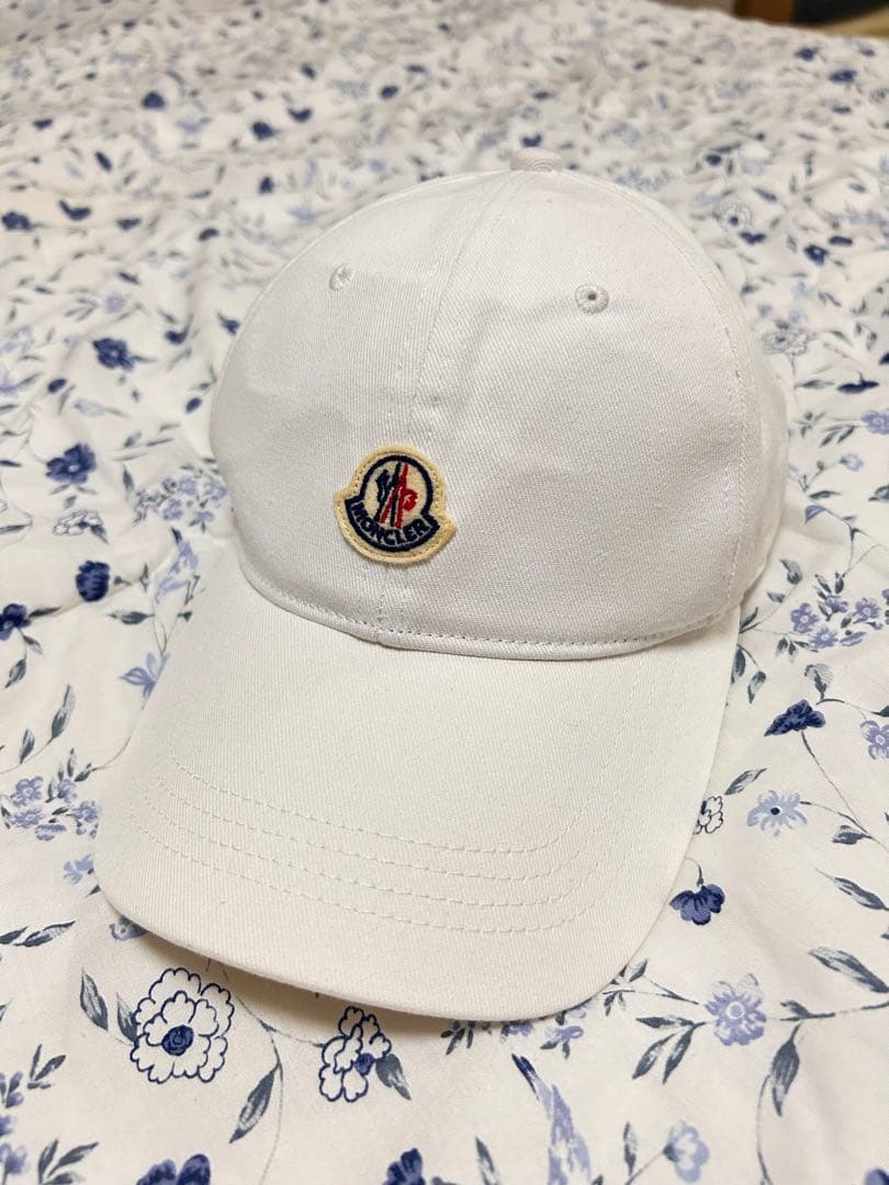 MONCLERベースボールキャップ　ホワイト