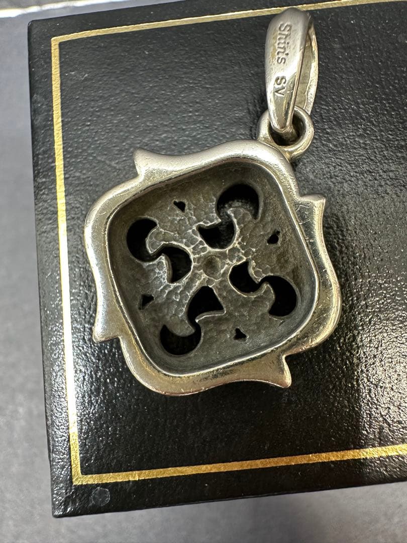 Shin's シルバー フラワーモチーフペンダントトップ