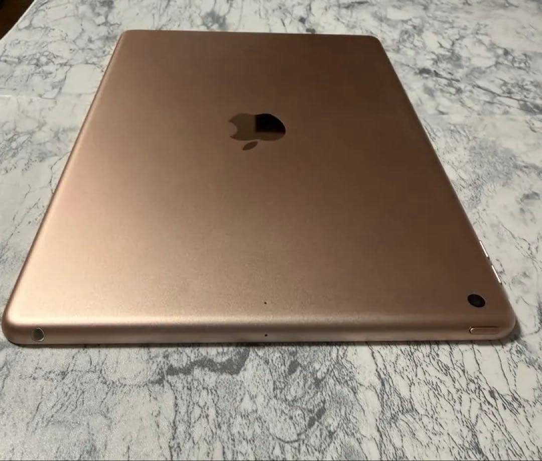 Apple iPad 第8世代 32GB 本体 ゴールド　おまけカバー付き