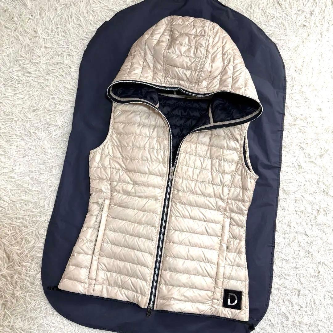 16420✨デュベティカ 42 L ダウンベスト Dロゴ フード ホワイト