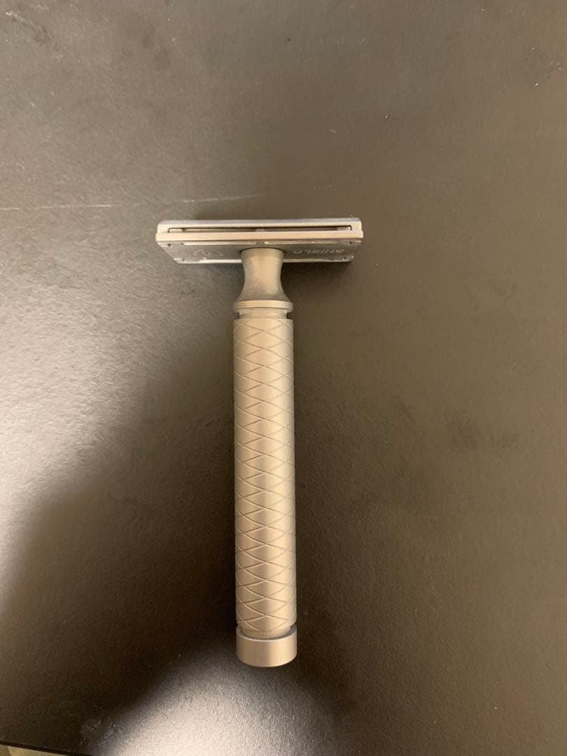 【ゴーリンゴさん専用】　両刃カミソリ　安全剃刀 チタン製