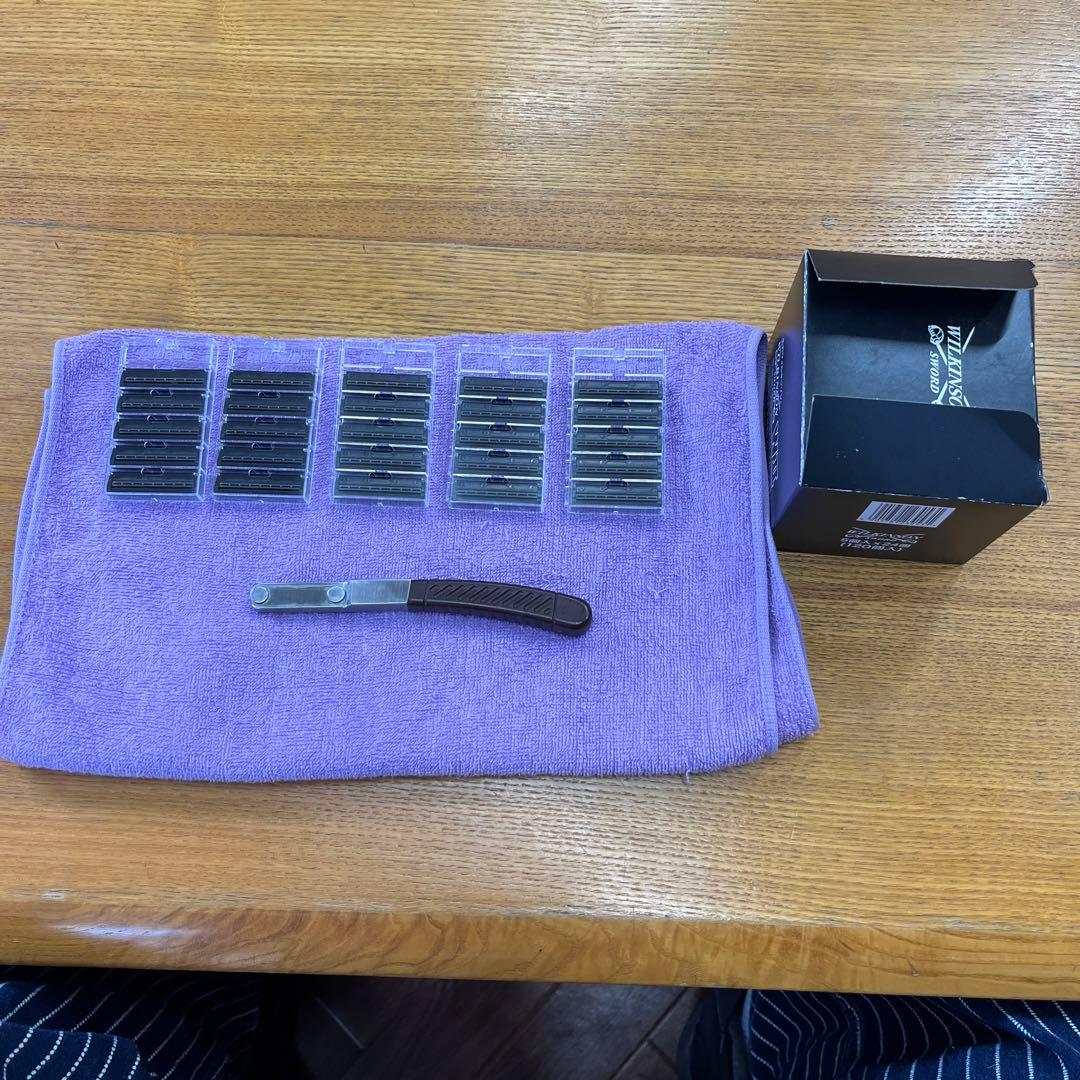 理容カミソリ　 替刃25個付き