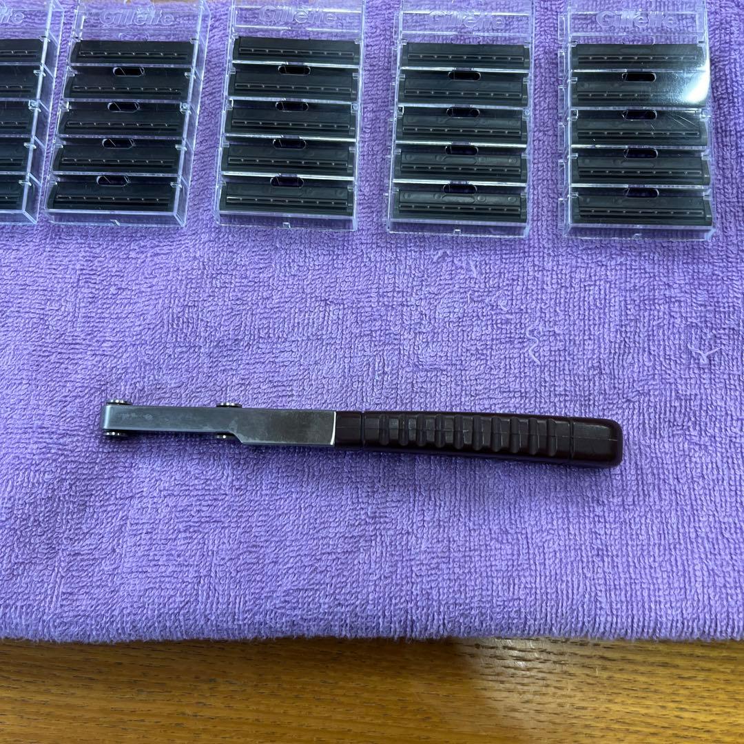 理容カミソリ　 替刃25個付き