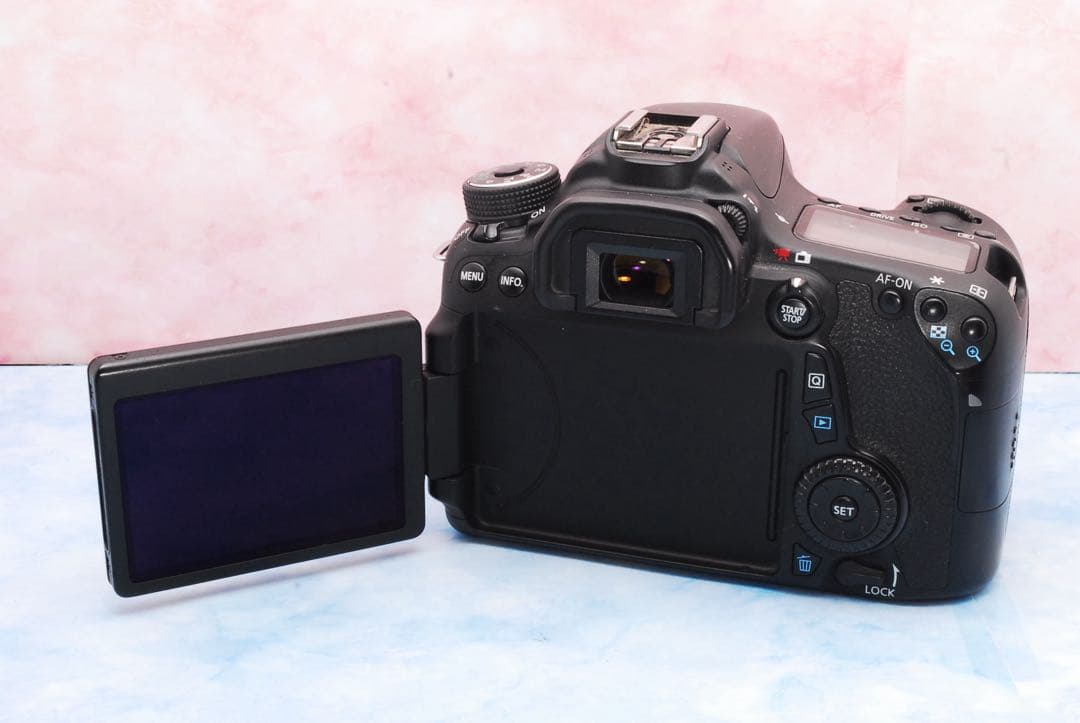 Canon EOS 70D☆手ぶれ補正Wレンズ☆一眼レフカメラ☆Wi-Fi