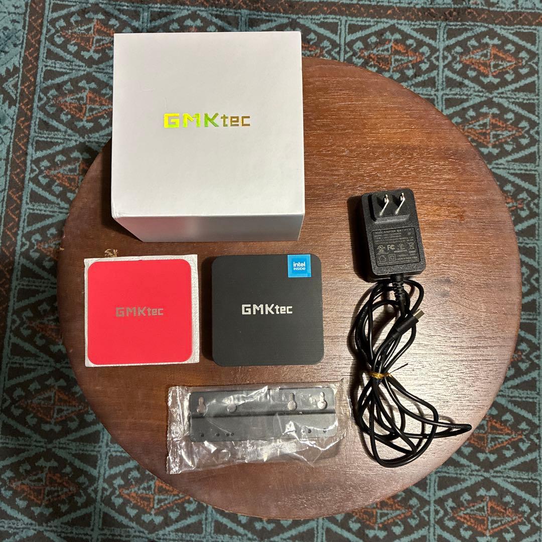 GMKtec ミニPC 本体と付属品
