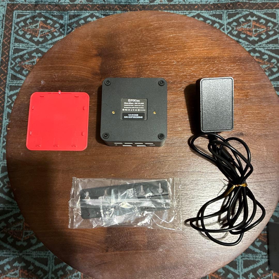 GMKtec ミニPC 本体と付属品