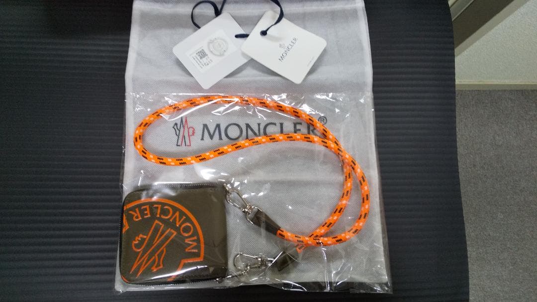 早いもの勝ち！モンクレール 財布 ウォレット 2つ折り カーキ　ストラップ付