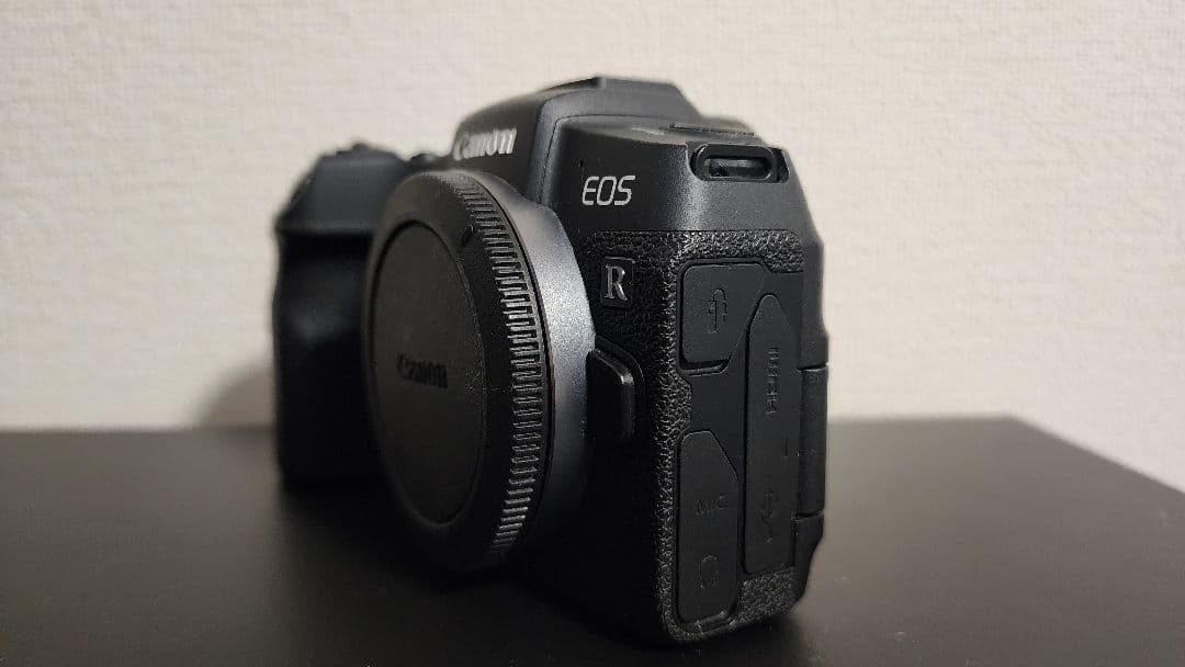 Canon EOS RP本体と付属品