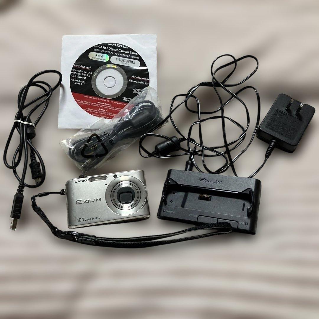 【週末セール】CASIO EXILIM 10.1メガピクセルデジタルカメラ