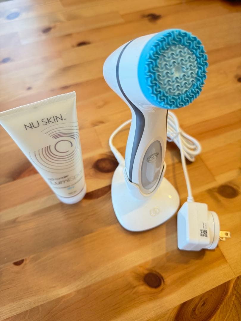 NU SKIN ルミスパ　クレンザー 充電器付き