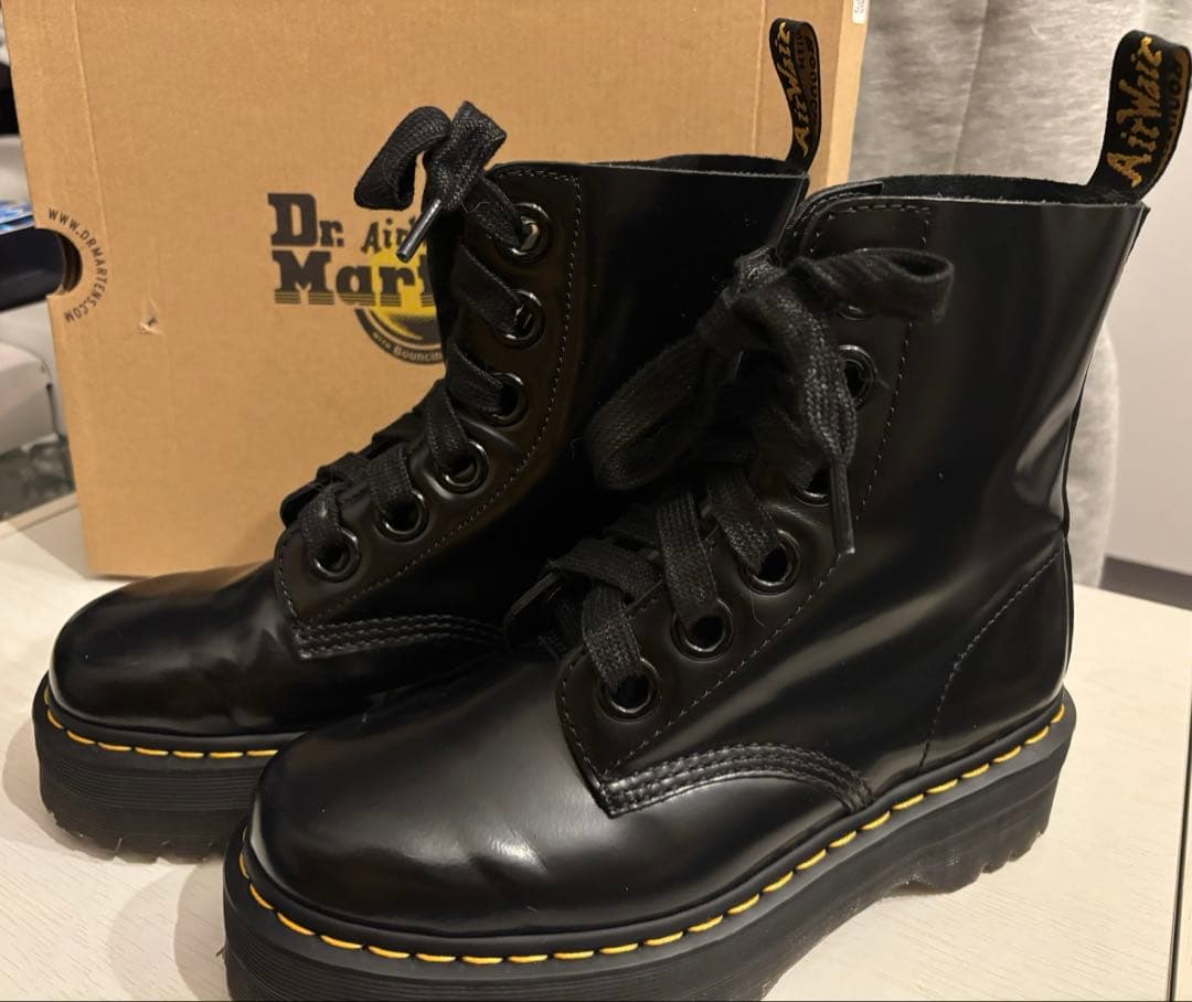 Dr. Martens Molly ブラック ブーツ