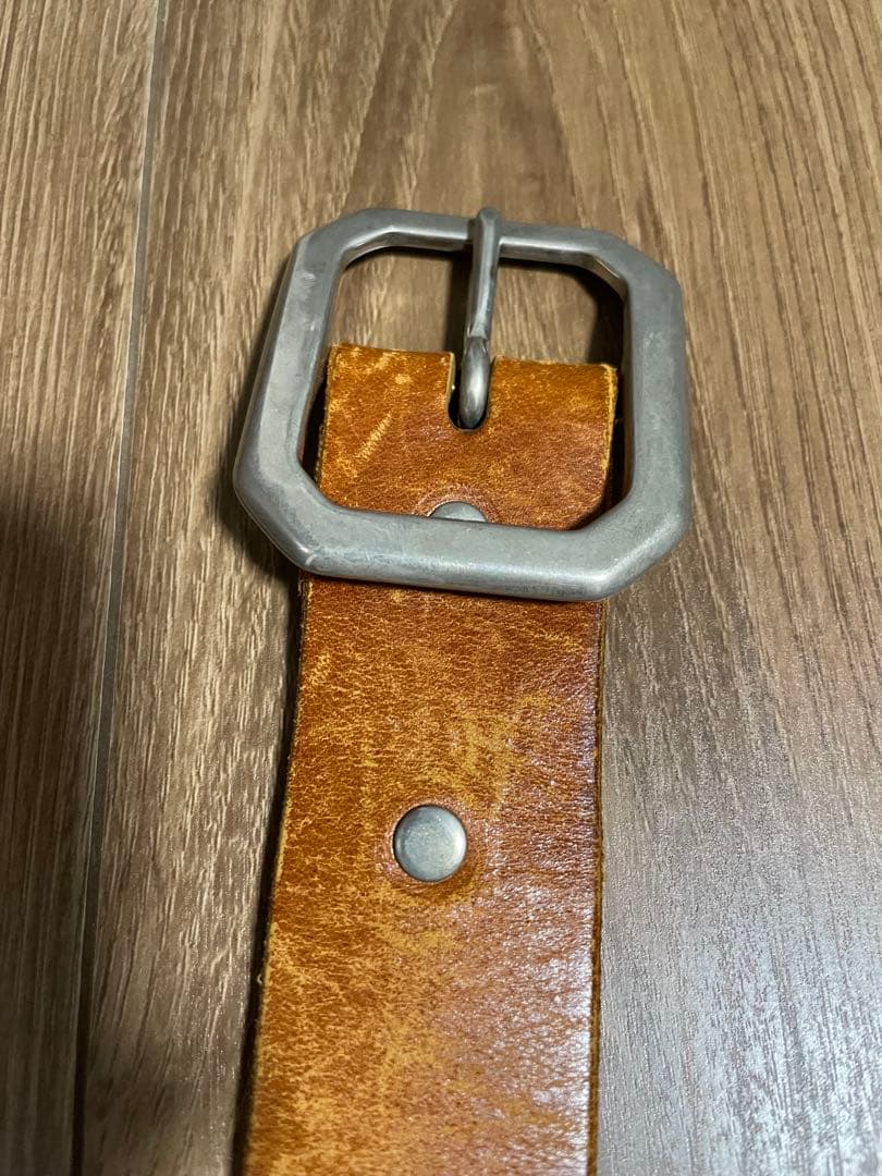 HTC レザーベルト フラワースタッズ 32インチ