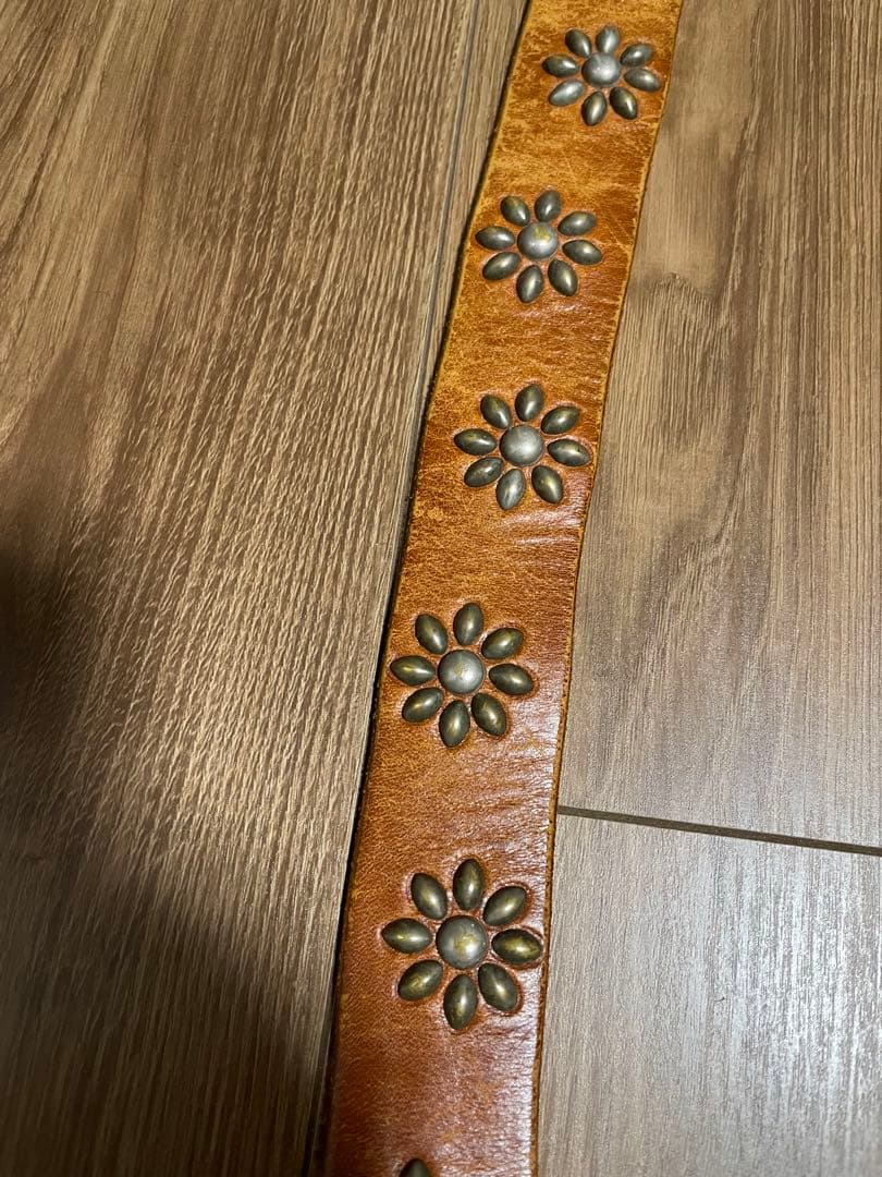 HTC レザーベルト フラワースタッズ 32インチ