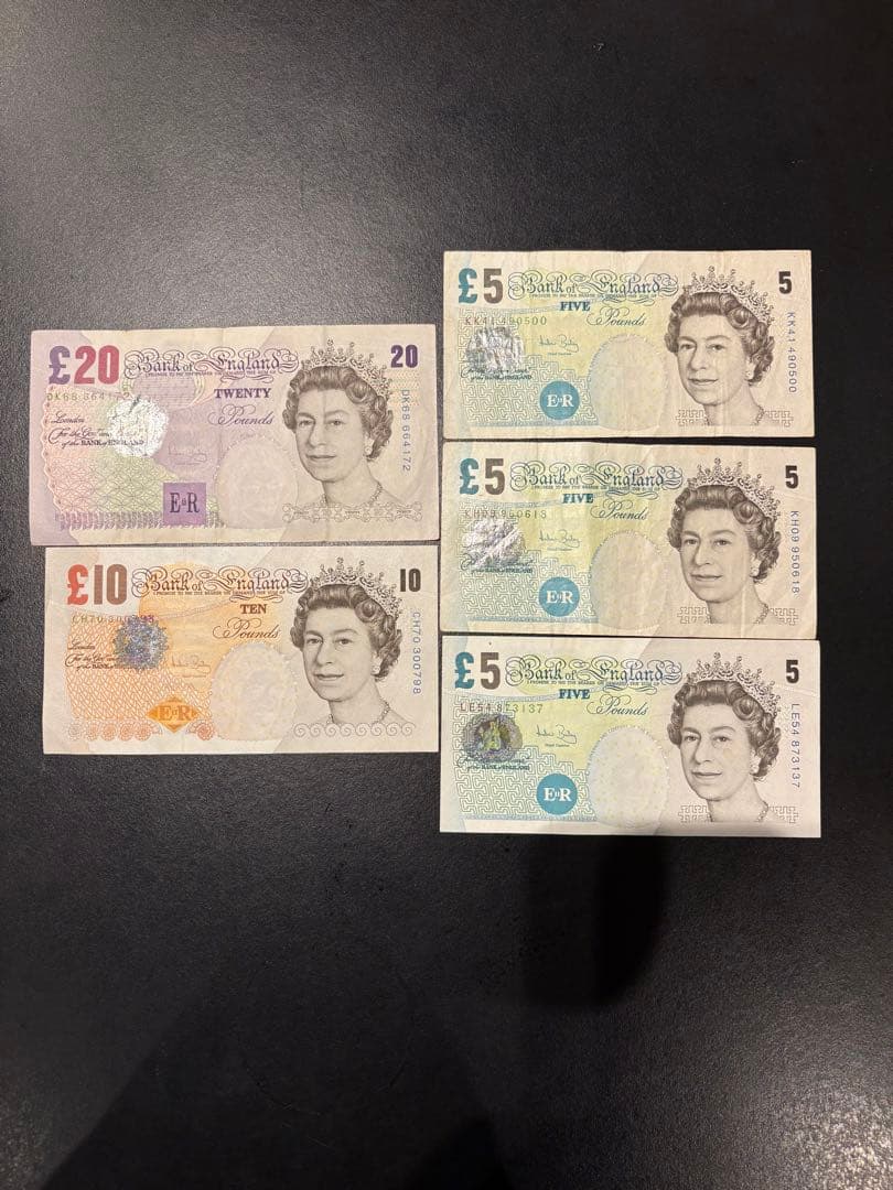 イギリス旧紙幣　￡20×1枚・￡10×1枚・￡5×3枚　 計5枚　エリザベス女王