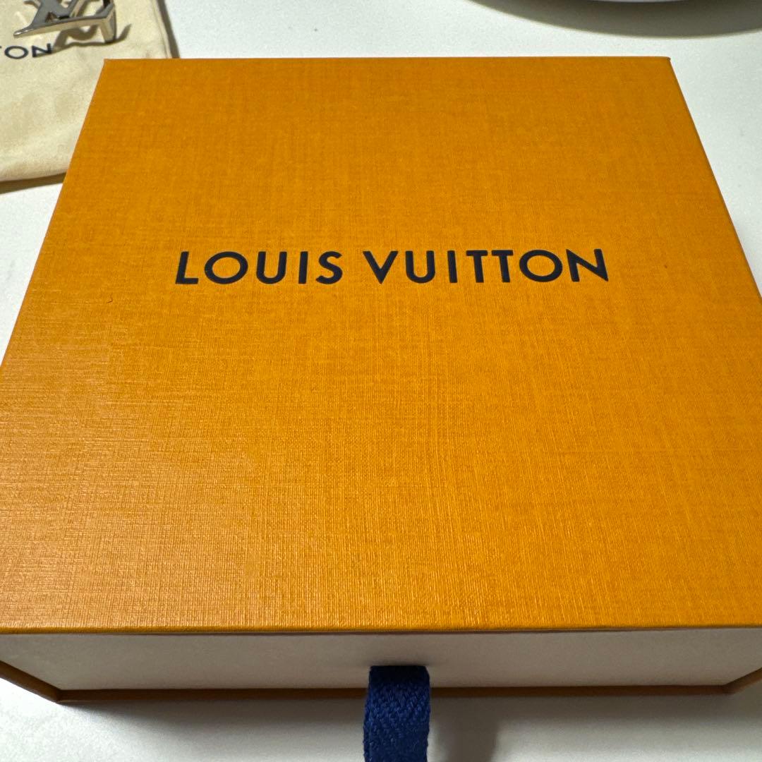LOUIS VUITTON メンズベルトサイズ95両面使用可能です。グレーと紺色