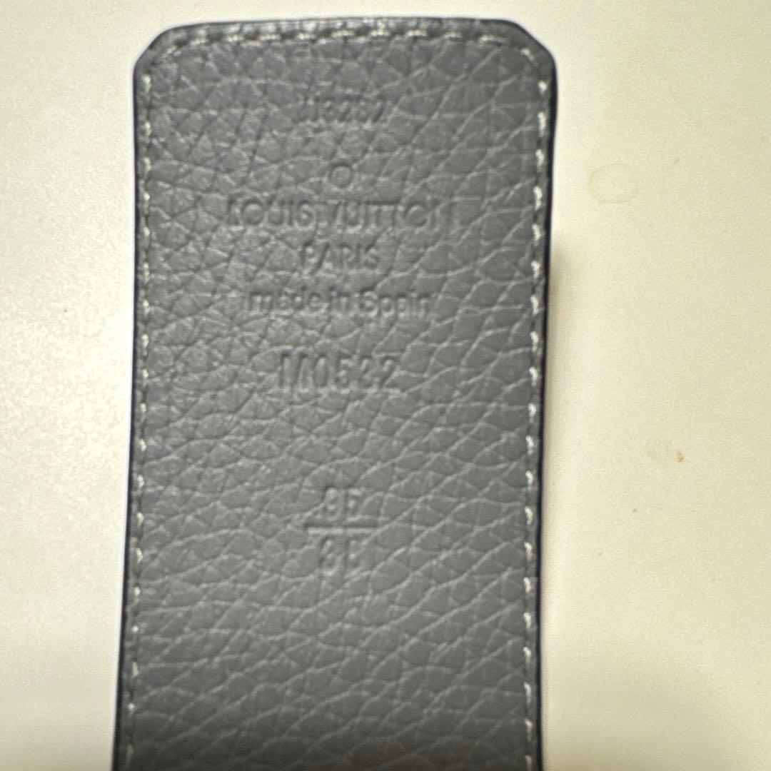 LOUIS VUITTON メンズベルトサイズ95両面使用可能です。グレーと紺色