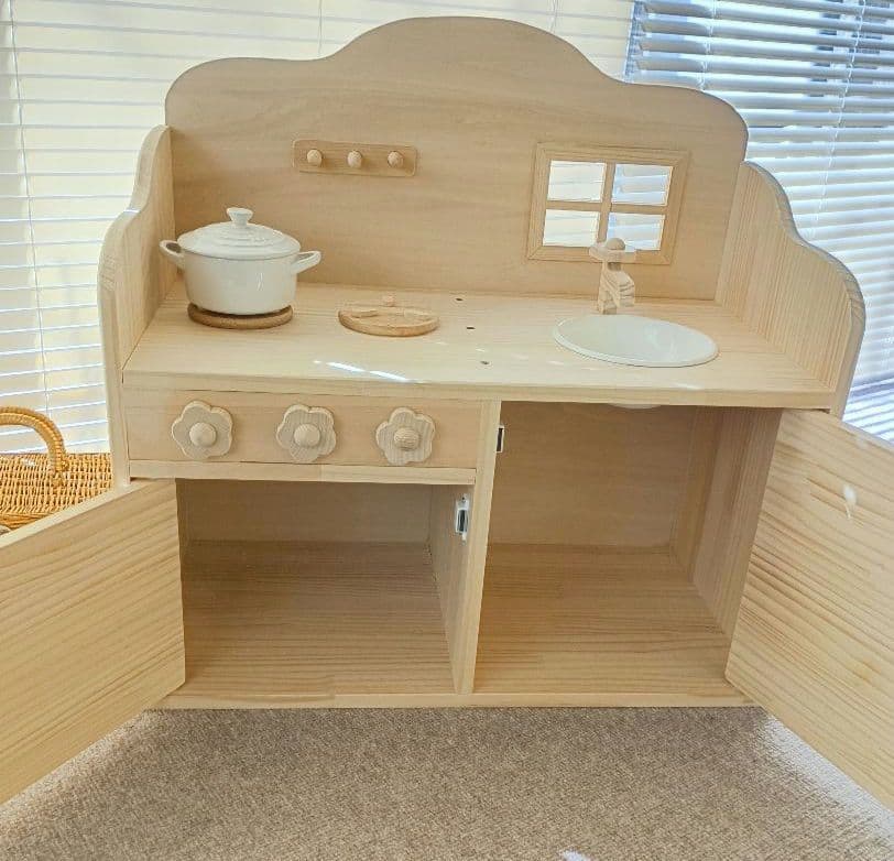 ୨୧ 木製おままごとキッチン　窓付きタイプ ୨୧