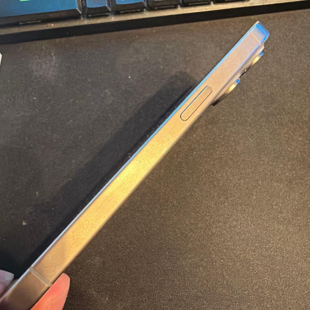 【美品】iPhone 15 pro 256GB ナチュラルチタニウム