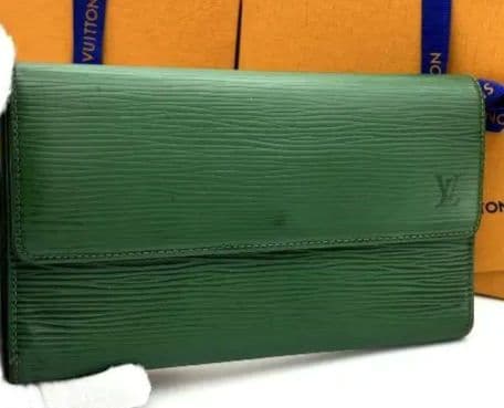 G*0様 Louis Vuitton ルイヴィトン 三つ折り長財布 エピ ポルト