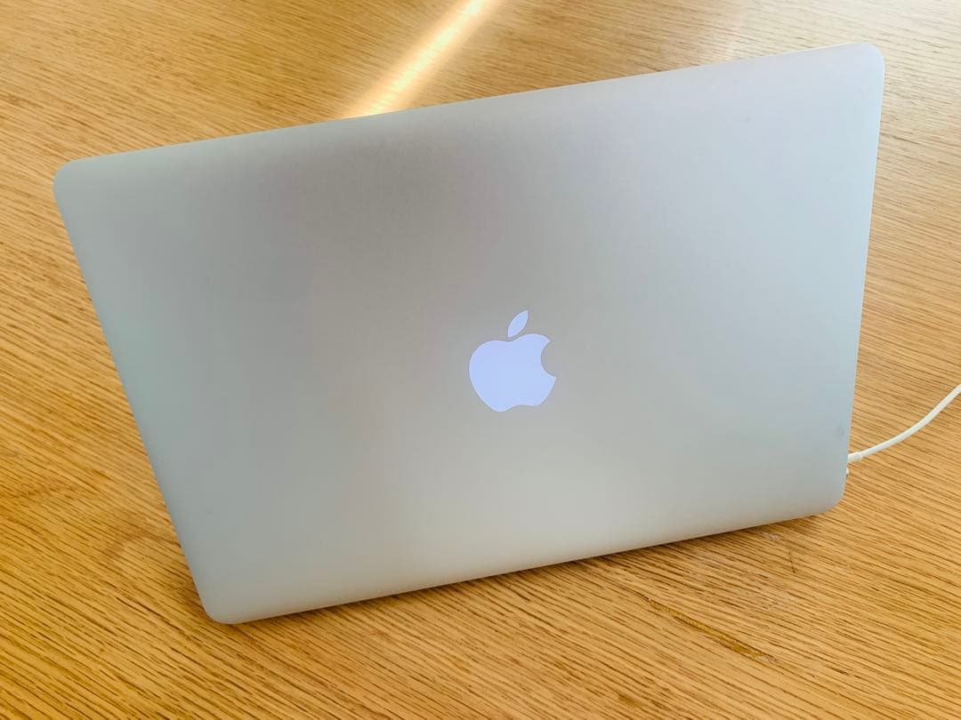 【美品】Apple MacBook Air (Early 2015) シルバー