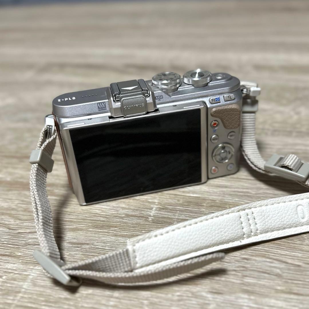 OLYMPUS PENミラーレス一眼カメラ E-PL8