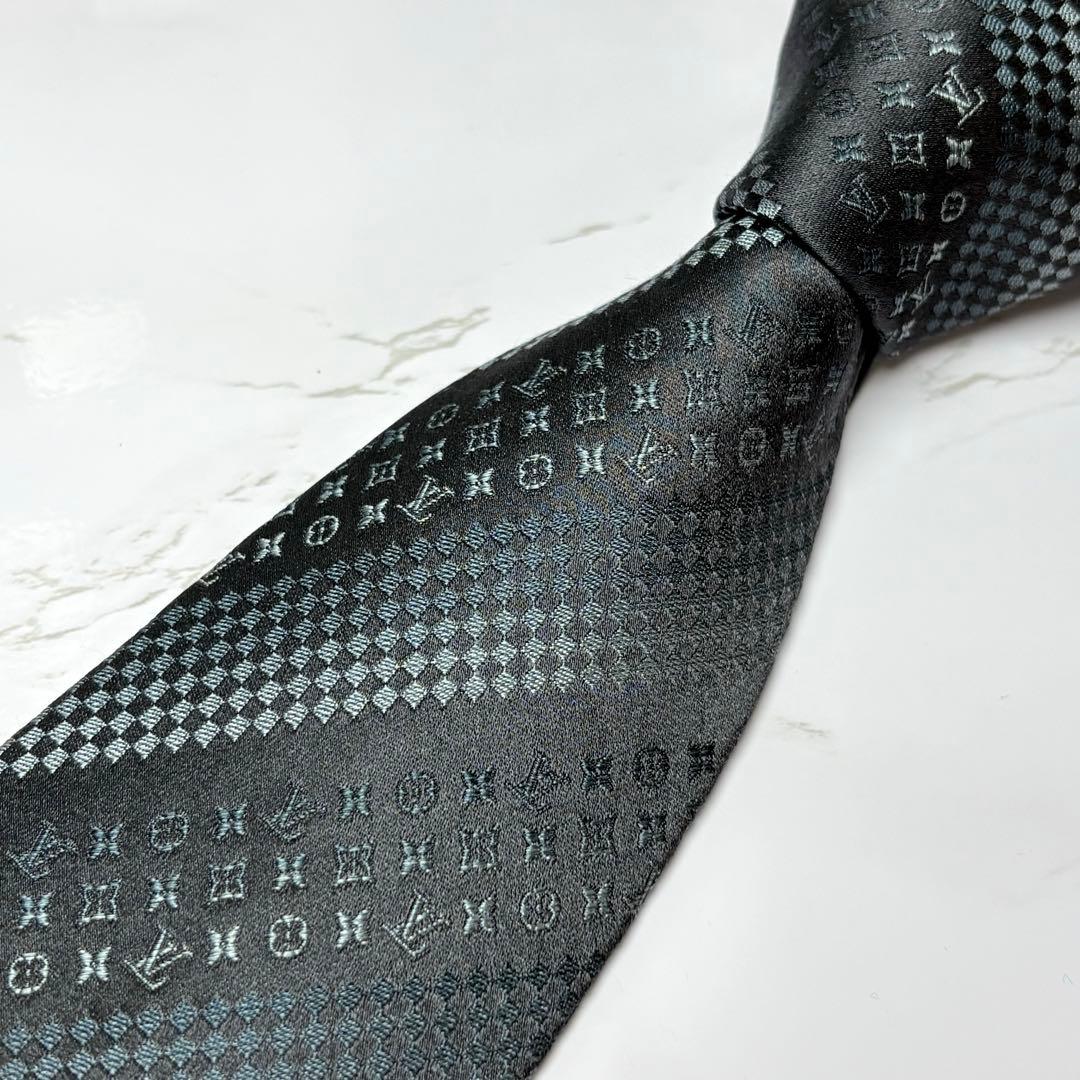 ルイヴィトン　LOUIS VUITTON モノグラム　刺繍　ネクタイ　スーツ