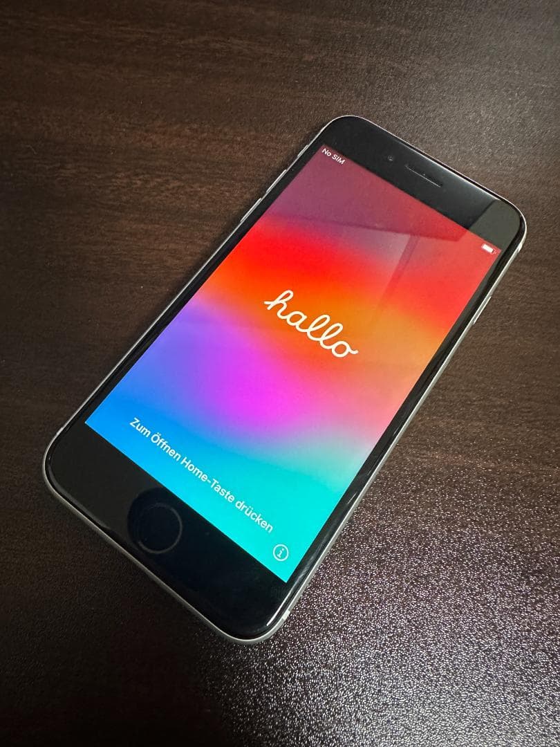 Apple iPhoneSE 本体　ホワイト　64G